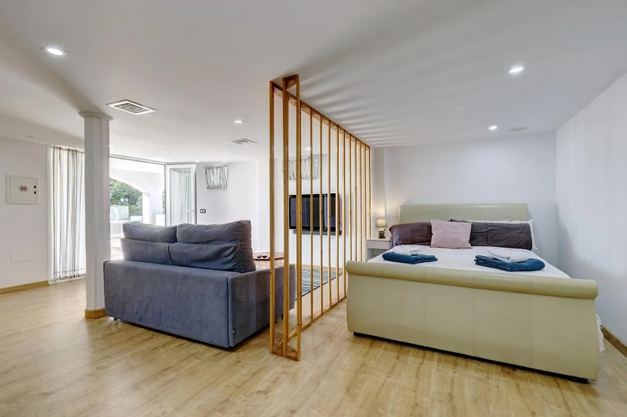 Modern Independent Studio Apt In Luxury Villa Benalmádena 0*,  Spagna