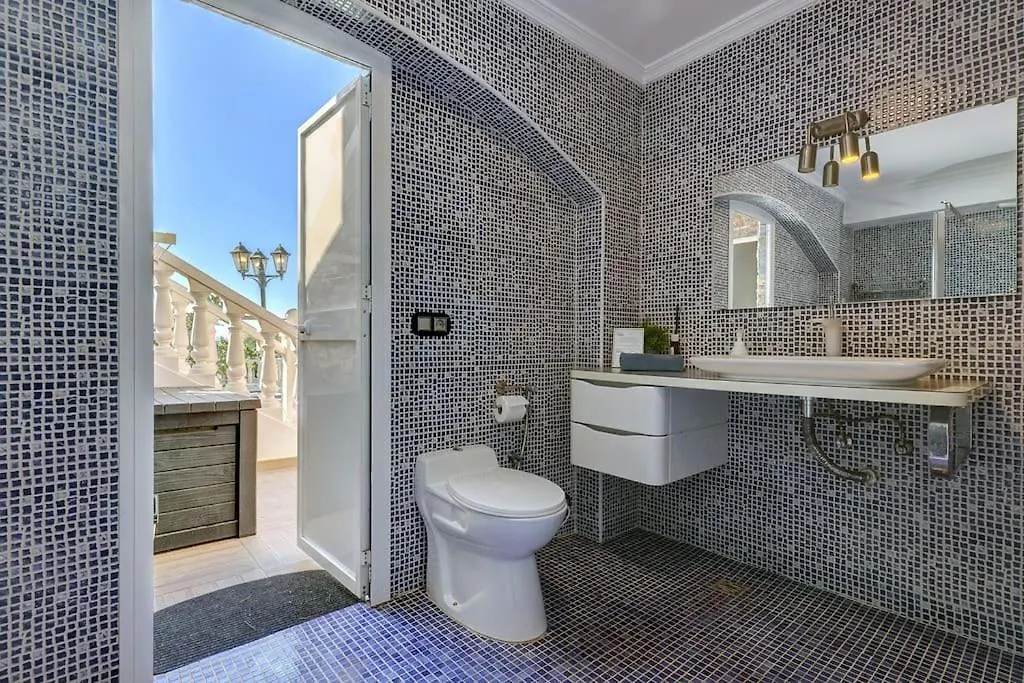 Modern Independent Studio Apt In Luxury Villa Benalmádena Appartamento